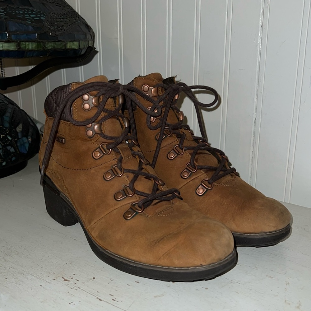 Merrell ladies Chateau Oak Heeled lace up select dry waterproof boots size 9
